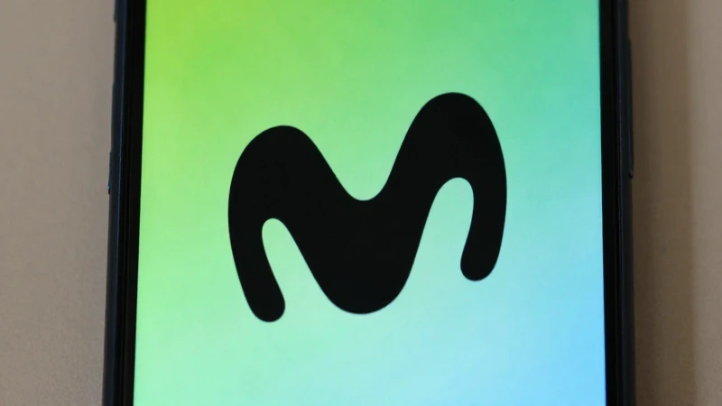 Smartphone Android con logo de Movistar argentino
