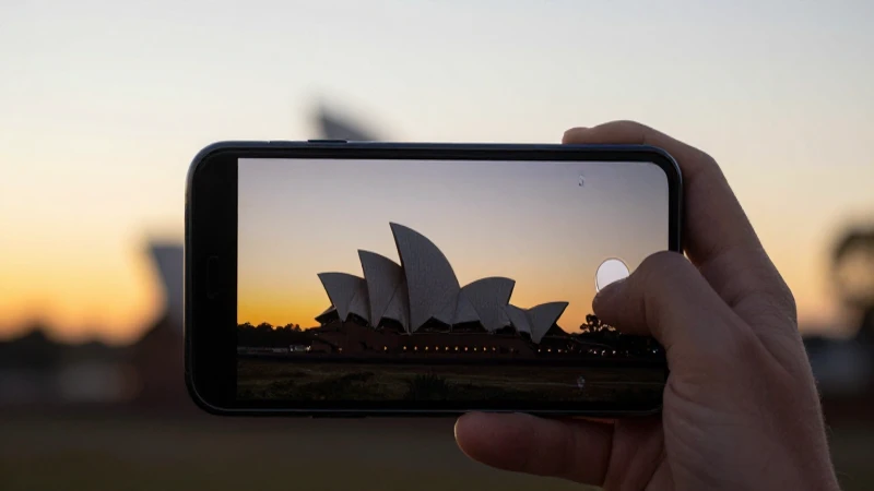 Silueta australiana, móvil Android, luz dorada suave