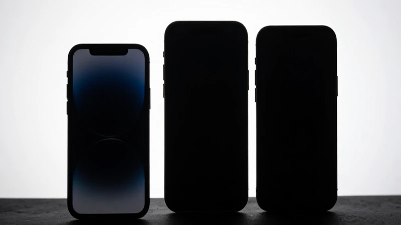 Pantalla de smartphone con siluetas iluminadas