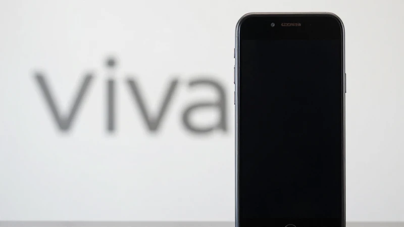 Fotografía limpia de Blackberry con logo sutil