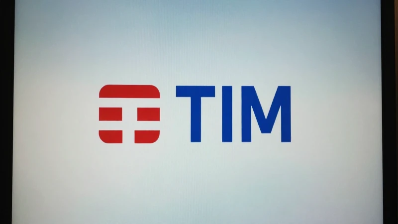 Pantalla Windows con el logo TIM Brasil