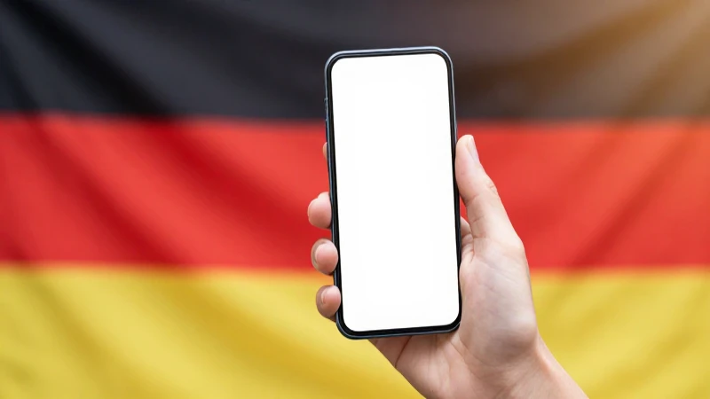 Smartphone destacado con fondo alemán cálido