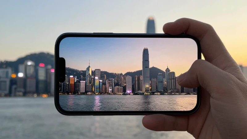 APN Hong Kong Lycamobile HK: Configuración y Guía Completa 4 Teléfono vibrante, paisaje urbano dorado