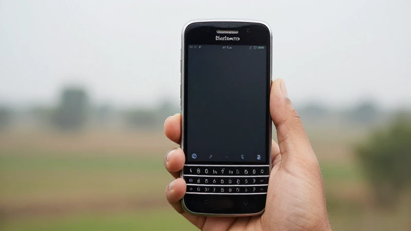 Teléfono BlackBerry contra fondo borroso indio