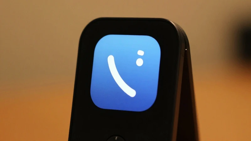 Primer plano de dispositivo iOS con iluminación cálida