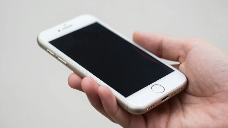 iPhone destacado con suave iluminación tenua