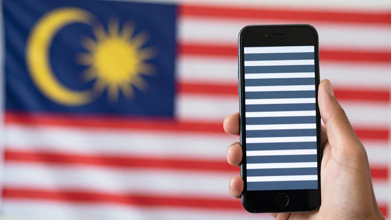 Guía Completa sobre APN Malaysia U Mobile APN Settings 4 Smartphone conectado con fondo malasio borroso