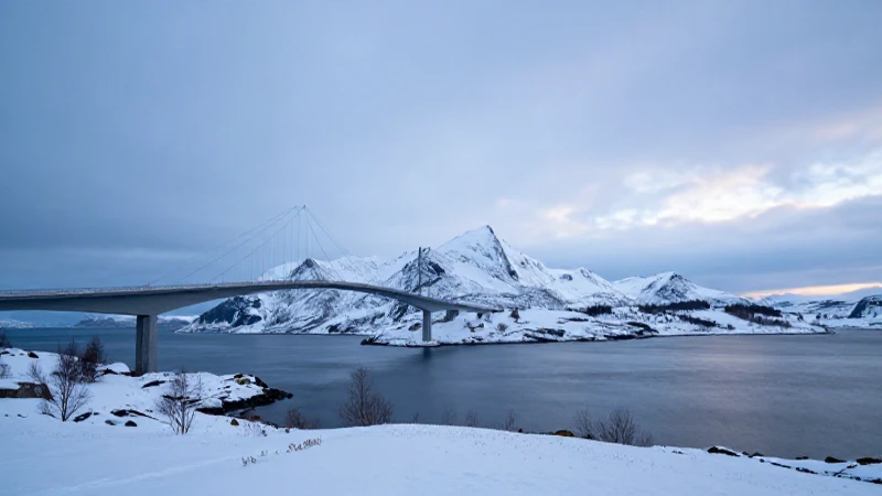 Fiordo nevado con puente bajo luz azulada