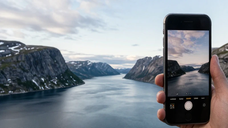 iPhone con paisaje fiordo noruego suave