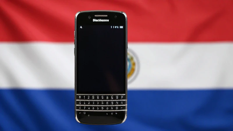 Teléfono BlackBerry con bandera paraguaya difuminada