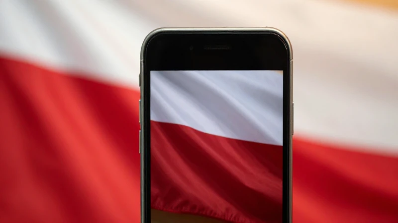 Primer plano de iPhone con sutil bandera polaca