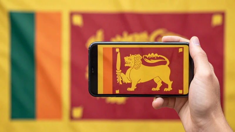 Comprehensive Guide to APN Sri Lanka Hutch APN Settings for Windows Phone 4 Smartphone con fondo de la bandera de Sri Lanka