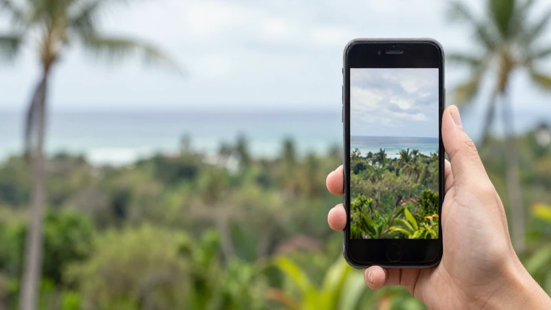 APN Suriname Telesur SR: Configuración y Detalles Esenciales 3 Smartphone destaca en paisaje tropical suave