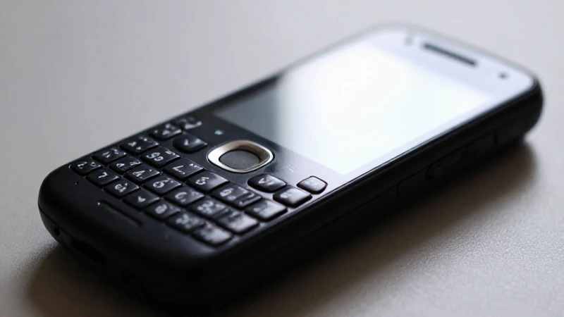 Teléfono negro con pantalla brillante a detalle