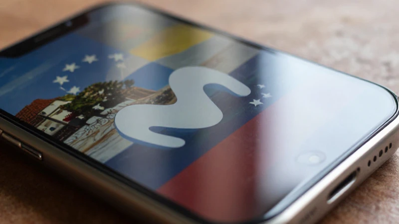 Reflejo venezolano, iPhone con logo Movistar