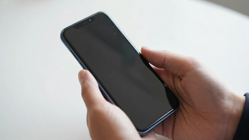 Smartphone Android moderno, primer plano suave