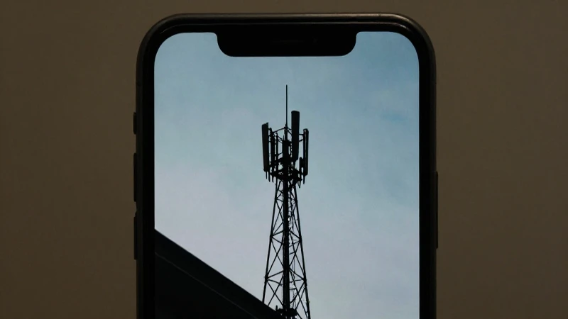Pantalla móvil contra silueta de antena difusa