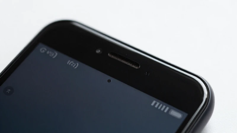 Smartphone Android con señal e iluminación suave