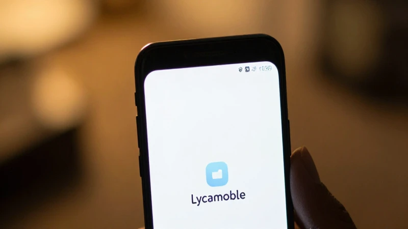 Smartphone Android con logo e iluminación dorada